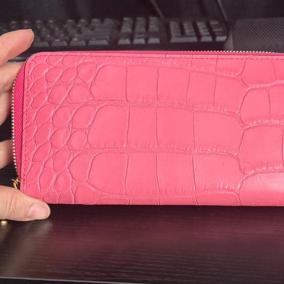 MCM LIKE NEW limited edition pink amazing condition - Picture 7 of 17